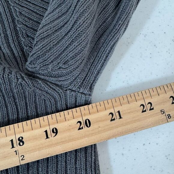 Calvin Klein Women’s Grey Ribbed Sweater Size Medium Crew Neck Style Preppy - Picture 9 of 12